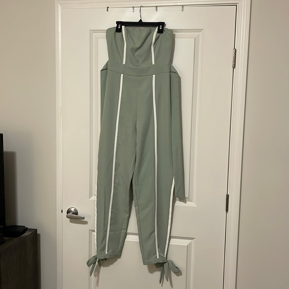 Mint Green Blush Boutique Jumpsuit, size Small